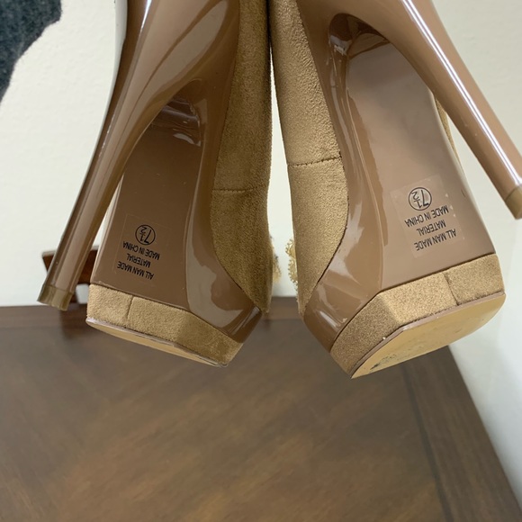 Peep toe platform heel with leopard/lace bow. - Picture 6 of 7